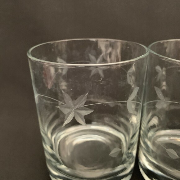 Double Old Fashion Clear Glass Glasses Etched Leaves Lot of 4 - Picture 2 of 6